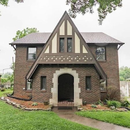 Cozy 3Br Home By Ingersoll Restaurant Scene Дес Мойнс Екстериор снимка